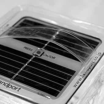 ソーラーパフは太陽光で充電できるので電池不要