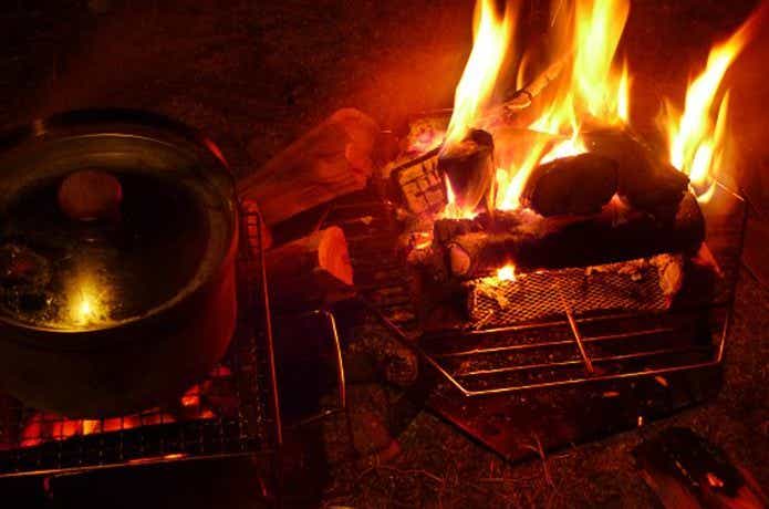 ユニフレームのライスクッカーは焚き火でも炭火でもご飯が炊ける