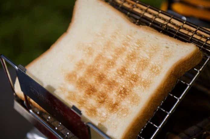 パンをこんがり焼けるユニフレーム「fanマルチロースター」が秀逸 