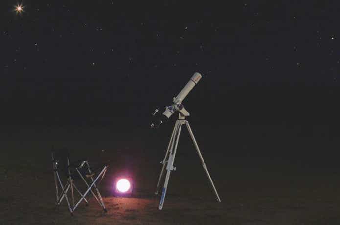 天体望遠鏡と夜空